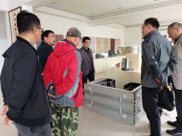 河南省建設(shè)廳科技與標(biāo)準(zhǔn)處康處長、河南省建筑協(xié)會段秘書長、河南省建筑科學(xué)研究院黃工等一行蒞臨考察