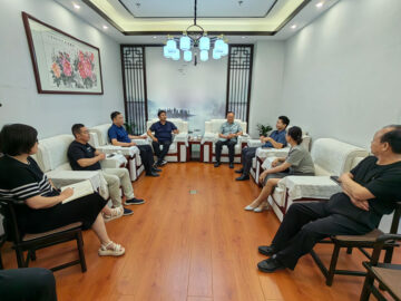 與鄭州工大科技總經(jīng)理王朝俊、副總經(jīng)理吳宏軍一行座談交流